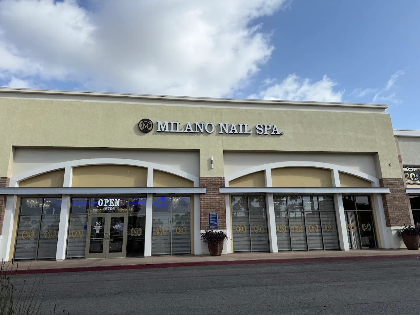 Real nail salon service area